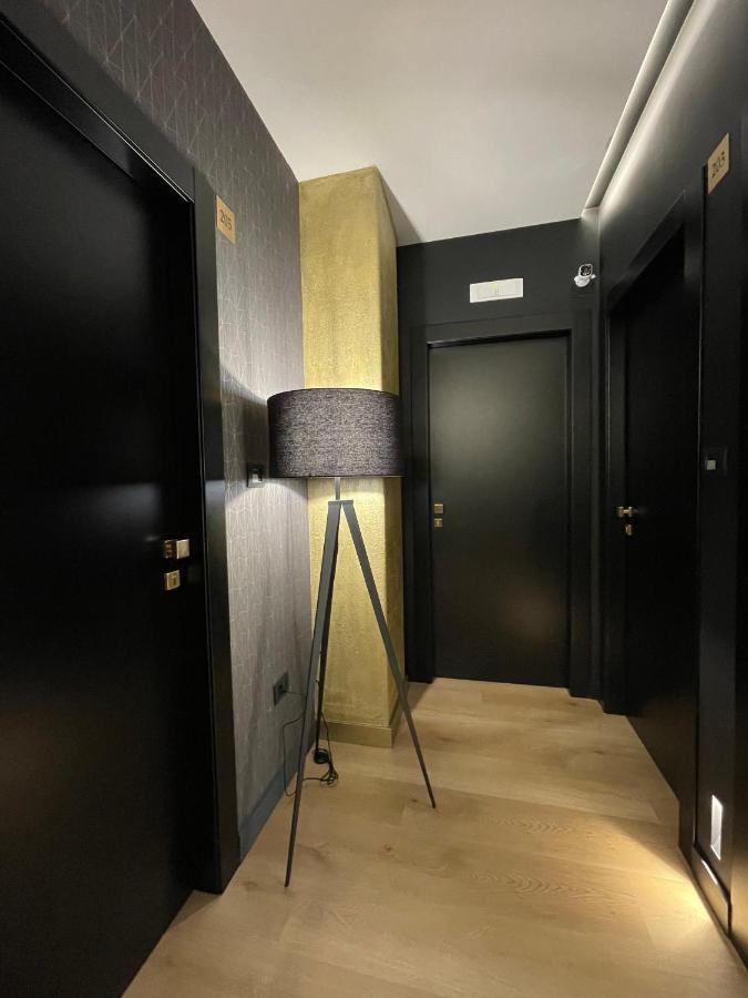 Plebiscito Boutique Rooms เนเปิลส์ ภายนอก รูปภาพ