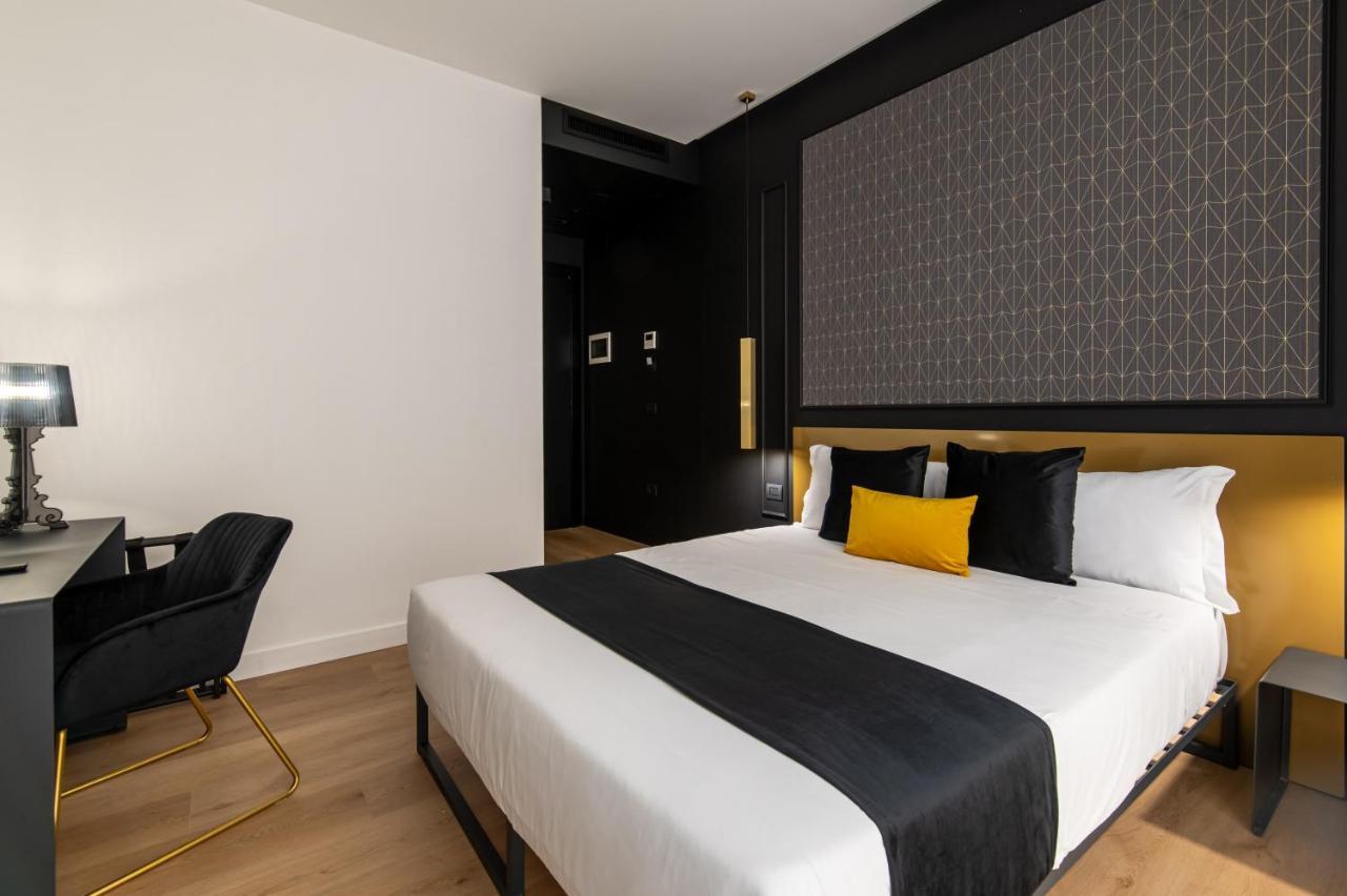 Plebiscito Boutique Rooms เนเปิลส์ ภายนอก รูปภาพ