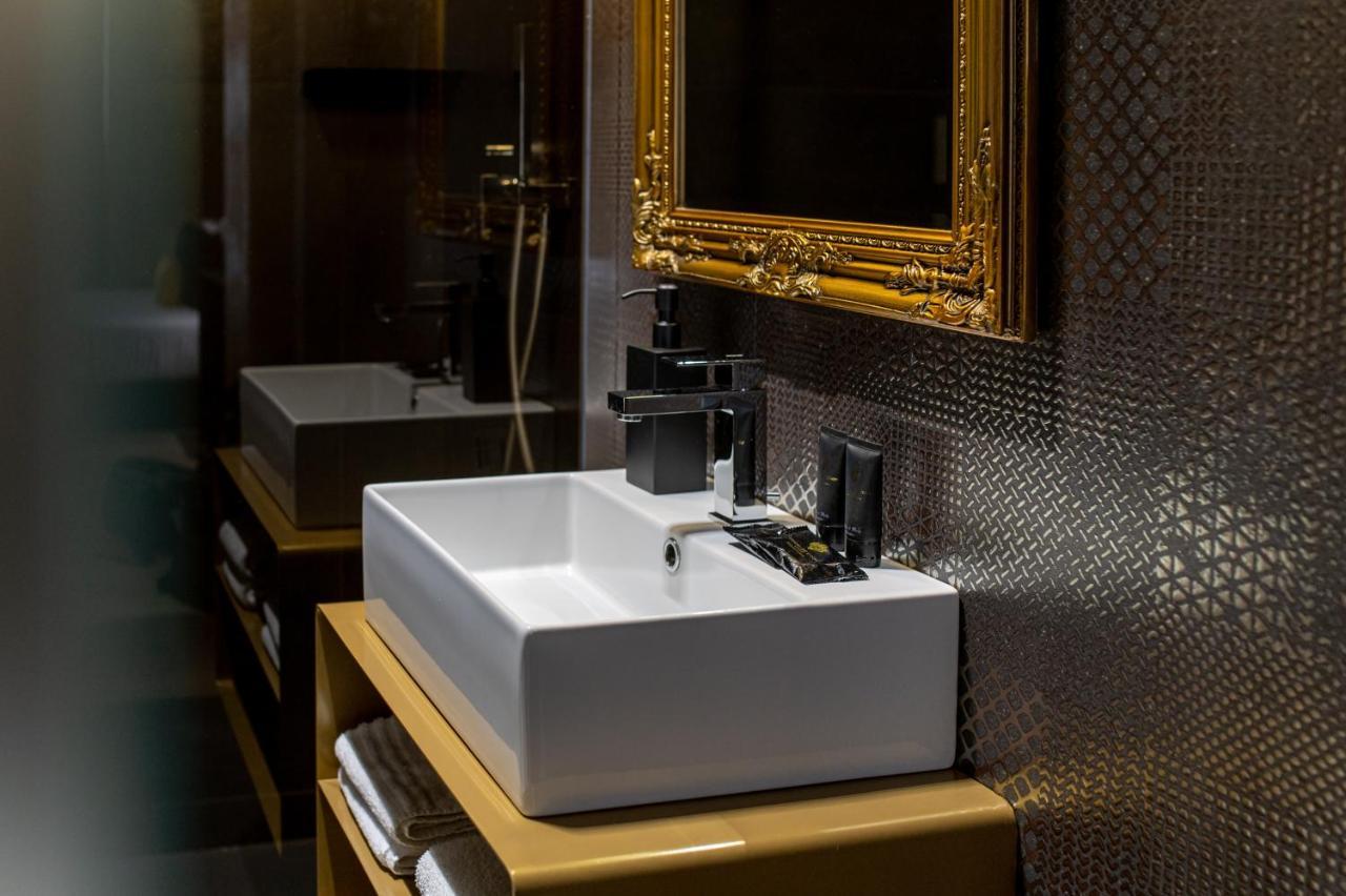 Plebiscito Boutique Rooms เนเปิลส์ ภายนอก รูปภาพ