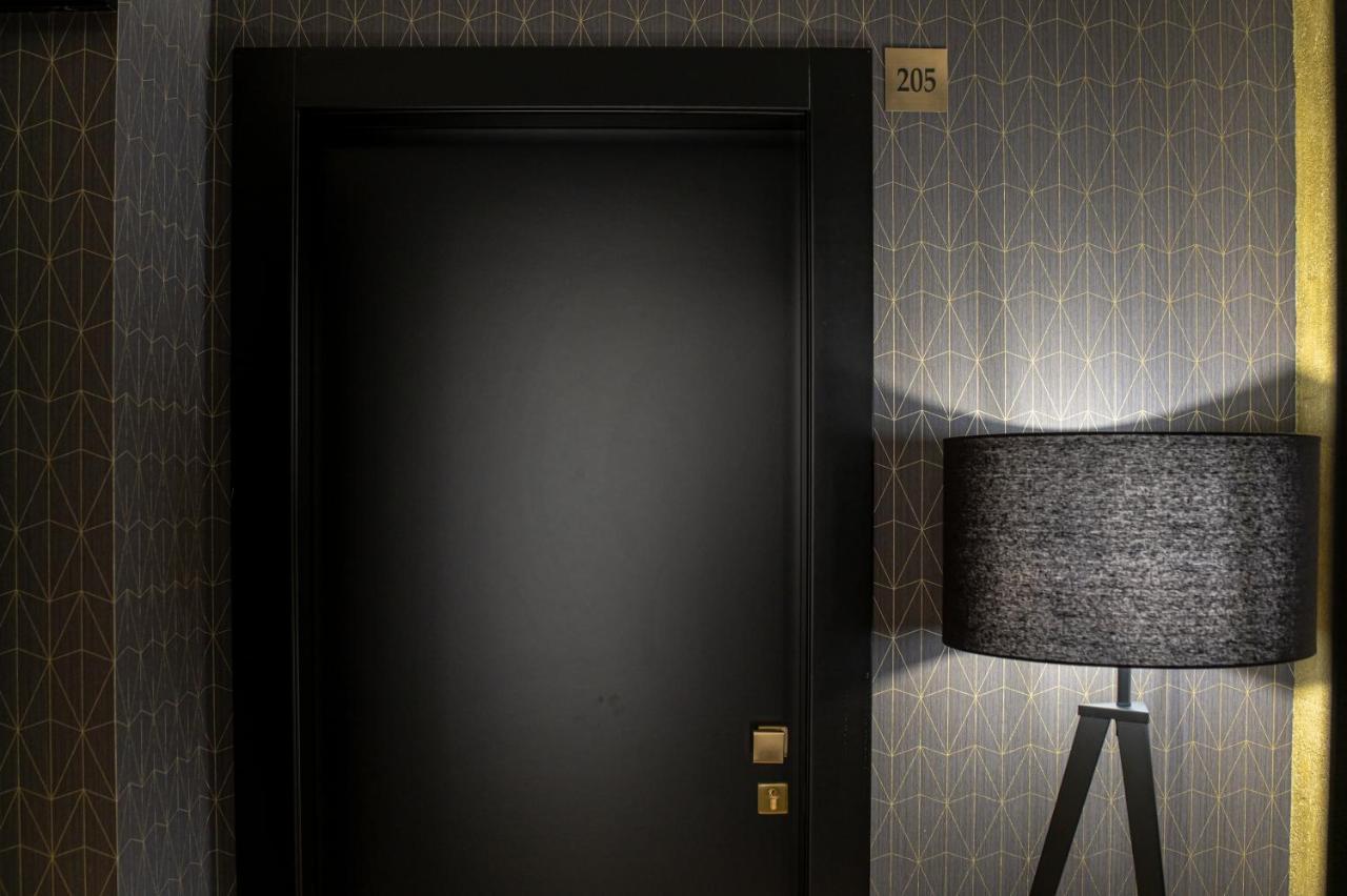 Plebiscito Boutique Rooms เนเปิลส์ ภายนอก รูปภาพ